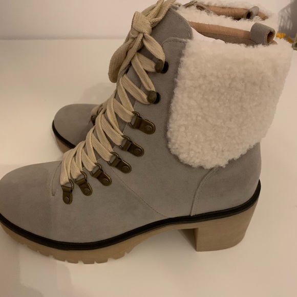 Cute booties fall/winter/spring - Picture 2 of 5